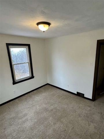 424 Grandview Ave, West Mifflin, PA 15122