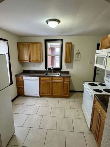 424 Grandview Ave, West Mifflin, PA 15122