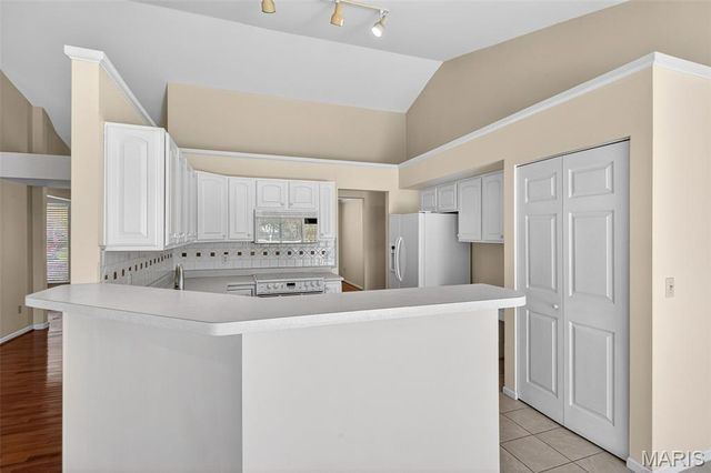 16734 Heather Moor Drive, Florissant, MO 63034