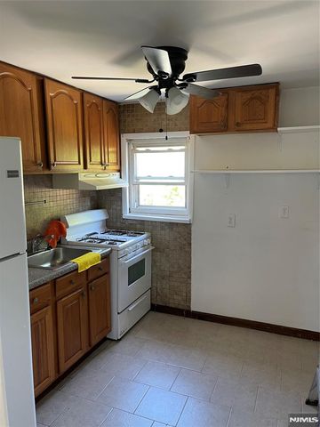 39 Hackensack Avenue, Ridgefield Park, NJ 07660