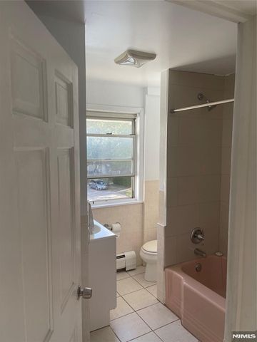 39 Hackensack Avenue, Ridgefield Park, NJ 07660