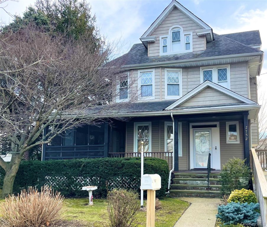 2752 Academy Street, Oceanside, NY 11572