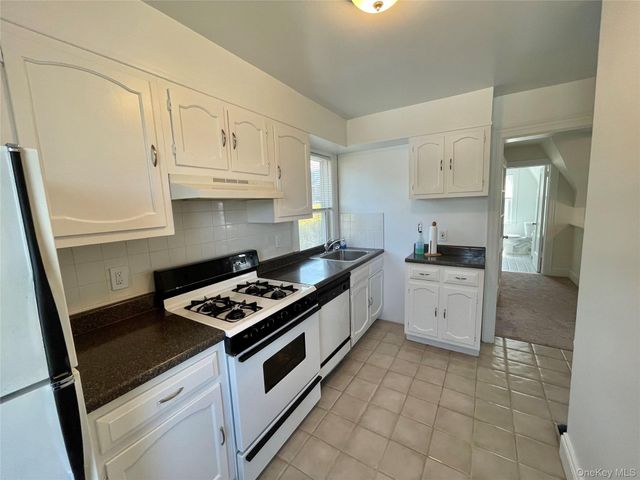 175 Woodruff Avenue 2nd Floor, Scarsdale, NY 10583