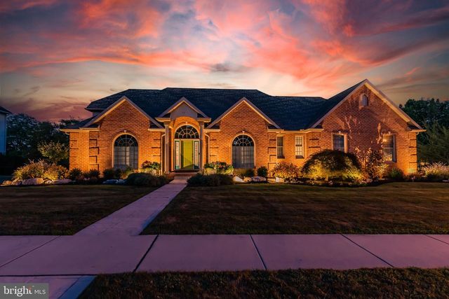 33 EMLYN LANE, Mechanicsburg, PA 17055