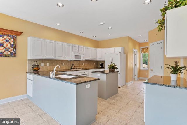 33 EMLYN LANE, Mechanicsburg, PA 17055