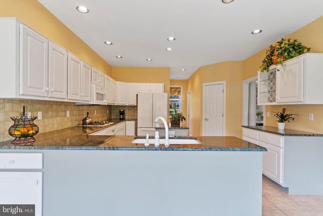 33 EMLYN LANE, Mechanicsburg, PA 17055