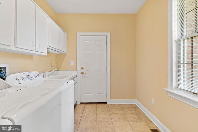 33 EMLYN LANE, Mechanicsburg, PA 17055