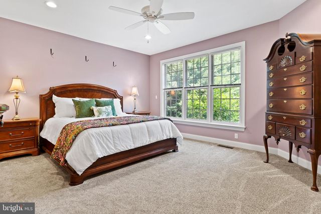33 EMLYN LANE, Mechanicsburg, PA 17055