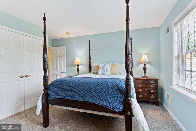 33 EMLYN LANE, Mechanicsburg, PA 17055