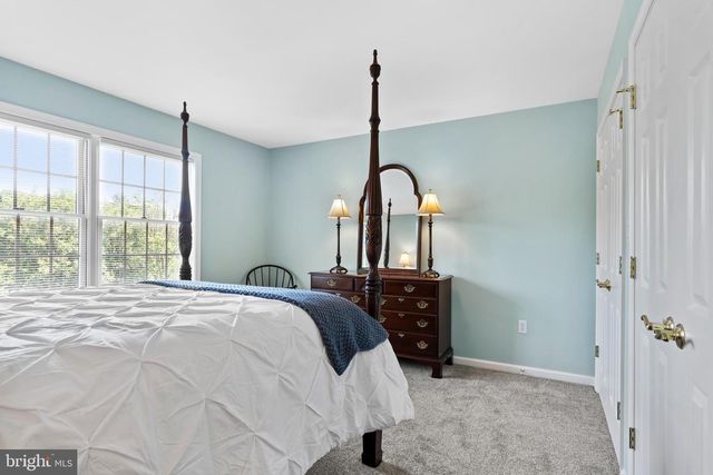 33 EMLYN LANE, Mechanicsburg, PA 17055