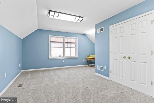 33 EMLYN LANE, Mechanicsburg, PA 17055