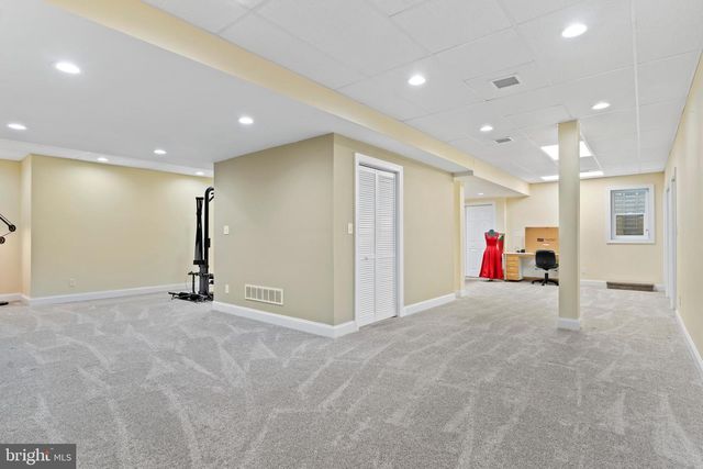 33 EMLYN LANE, Mechanicsburg, PA 17055