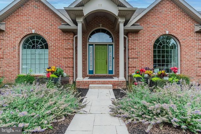 33 EMLYN LANE, Mechanicsburg, PA 17055