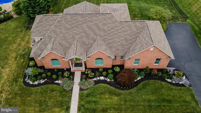 33 EMLYN LANE, Mechanicsburg, PA 17055