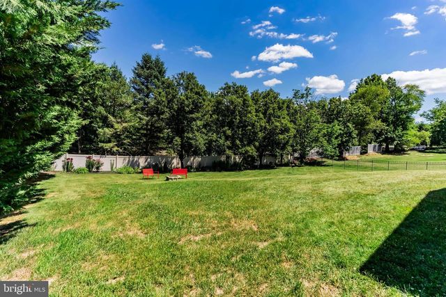 33 EMLYN LANE, Mechanicsburg, PA 17055