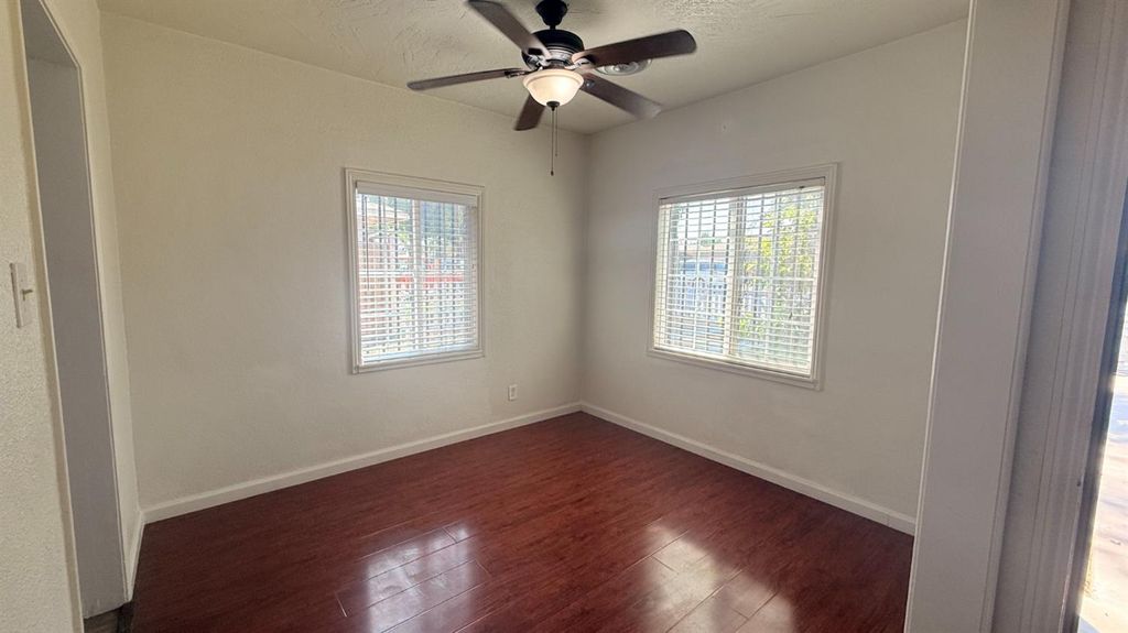 Image 4 of property listing at 3517 E Lamona Avenue, Fresno, CA 93703