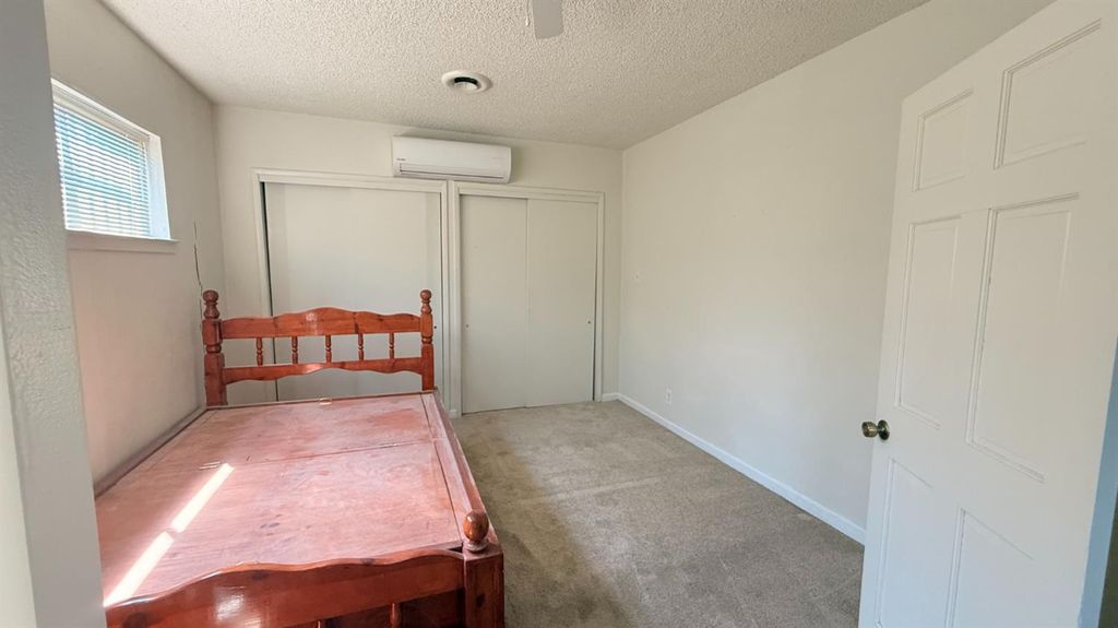 Image 8 of property listing at 3517 E Lamona Avenue, Fresno, CA 93703
