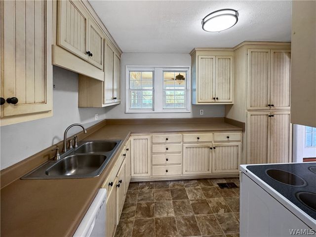 1402 14th E, Tuscaloosa, AL 35404