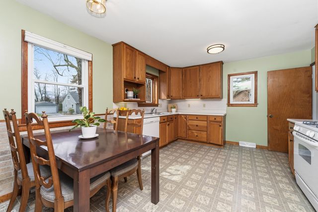 1603 Friendly Avenue, Portage, MI 49002