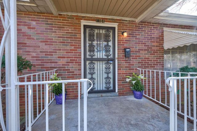 1101 Ravenswood Drive, Evansville, IN 47714