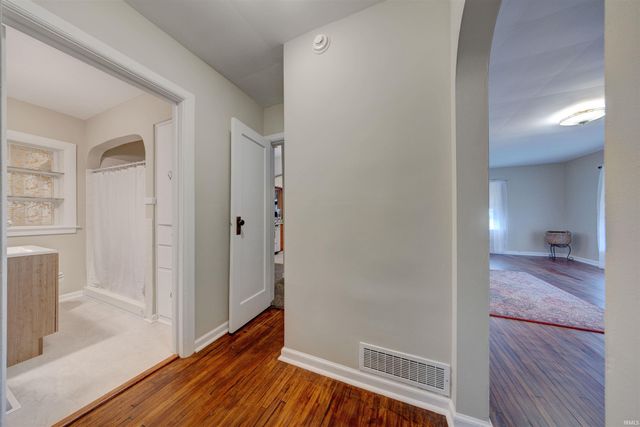 1101 Ravenswood Drive, Evansville, IN 47714