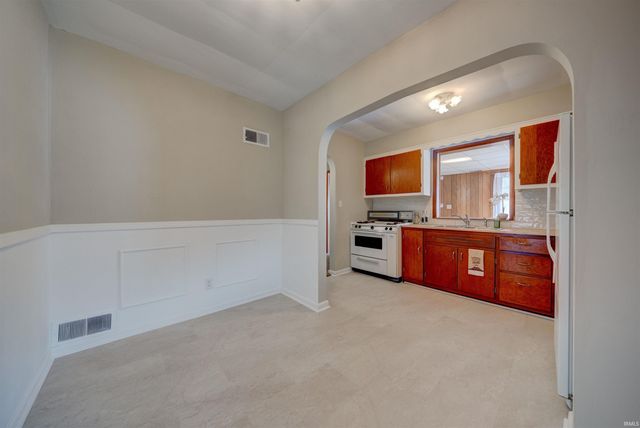 1101 Ravenswood Drive, Evansville, IN 47714