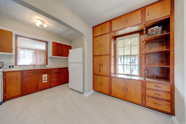 1101 Ravenswood Drive, Evansville, IN 47714