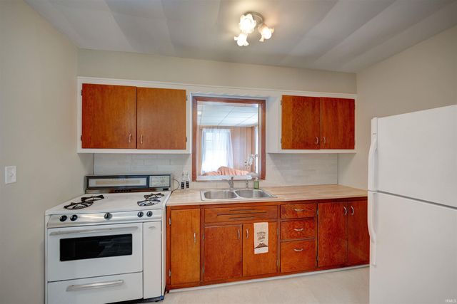 1101 Ravenswood Drive, Evansville, IN 47714