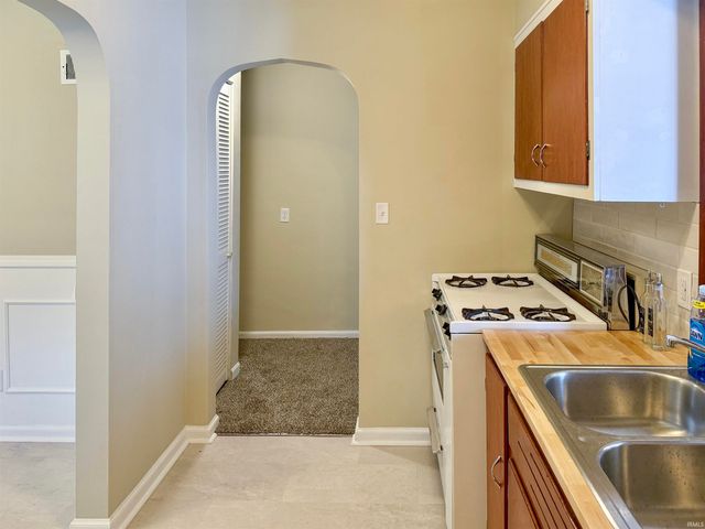 1101 Ravenswood Drive, Evansville, IN 47714