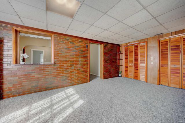 1101 Ravenswood Drive, Evansville, IN 47714