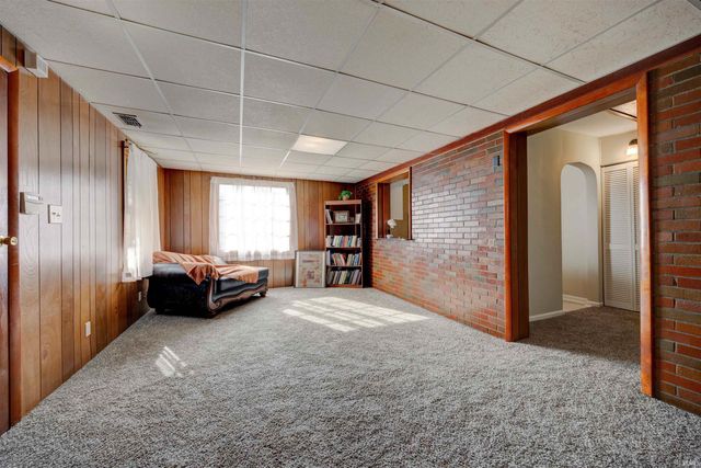 1101 Ravenswood Drive, Evansville, IN 47714