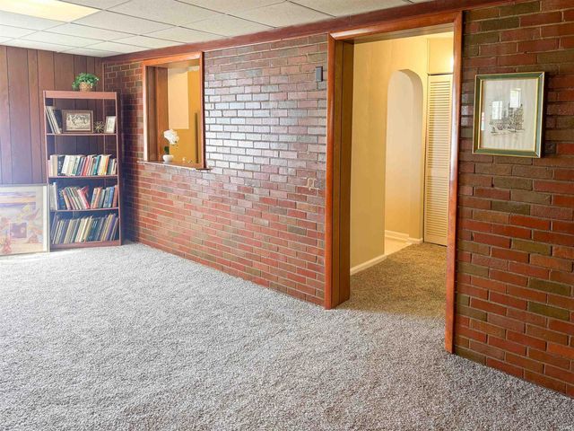 1101 Ravenswood Drive, Evansville, IN 47714