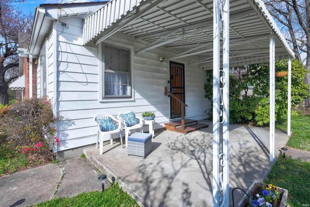 1101 Ravenswood Drive, Evansville, IN 47714