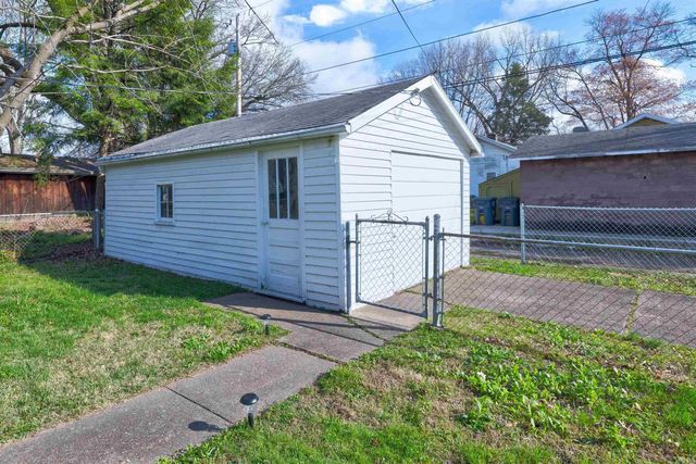 1101 Ravenswood Drive, Evansville, IN 47714