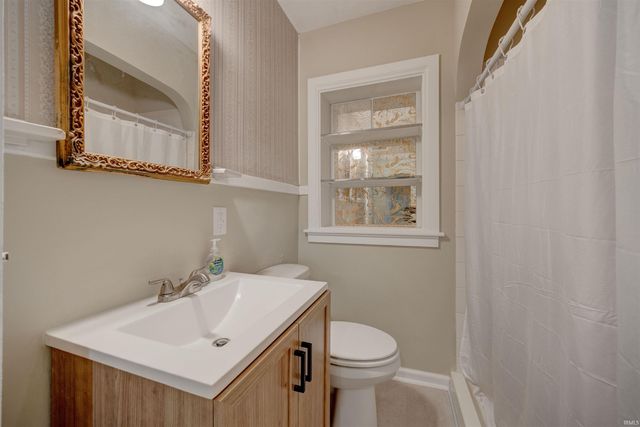 1101 Ravenswood Drive, Evansville, IN 47714