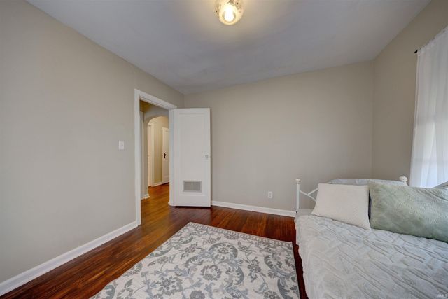 1101 Ravenswood Drive, Evansville, IN 47714