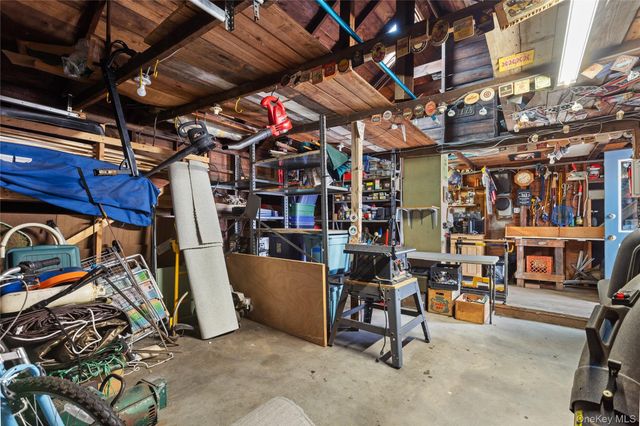 6 Dunwoodie Avenue, West Islip, NY 11795