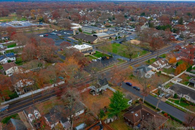 6 Dunwoodie Avenue, West Islip, NY 11795