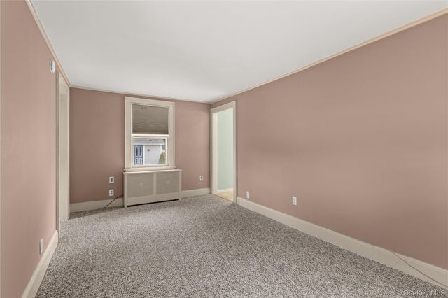 6 Dunwoodie Avenue, West Islip, NY 11795