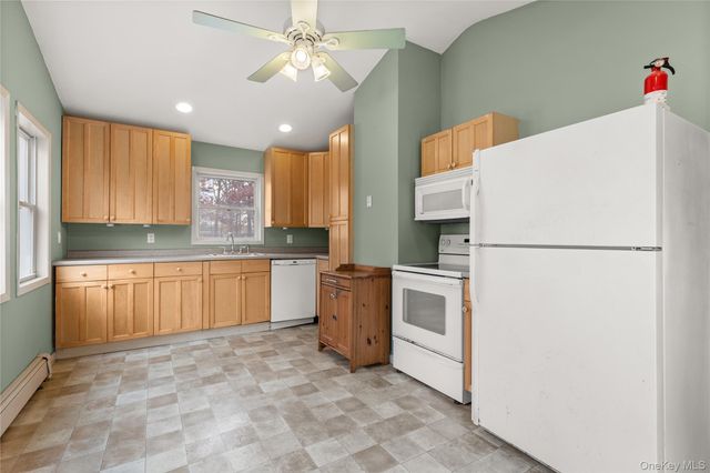 6 Dunwoodie Avenue, West Islip, NY 11795