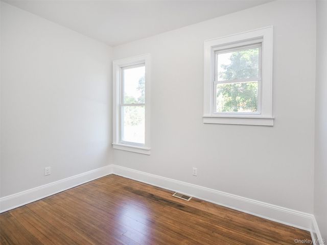 114 Sea Cliff Avenue apt. 1, Glen Cove, NY 11542