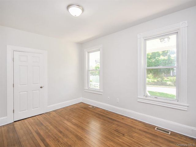 114 Sea Cliff Avenue apt. 1, Glen Cove, NY 11542
