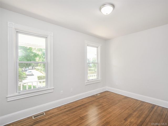 114 Sea Cliff Avenue apt. 1, Glen Cove, NY 11542