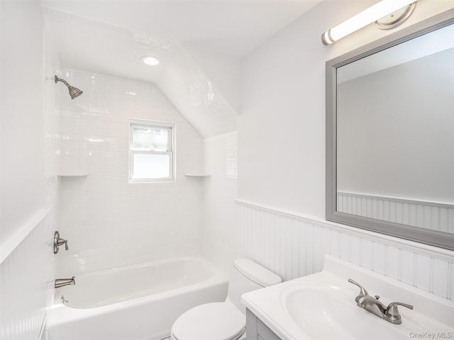 114 Sea Cliff Avenue apt. 1, Glen Cove, NY 11542