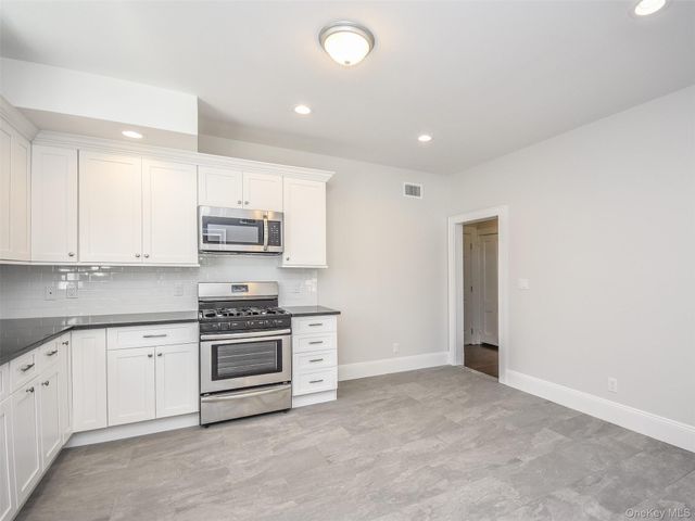 114 Sea Cliff Avenue apt. 1, Glen Cove, NY 11542
