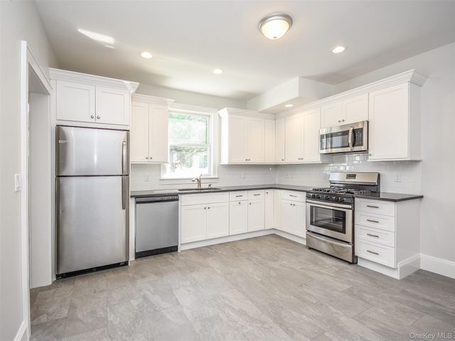 114 Sea Cliff Avenue apt. 1, Glen Cove, NY 11542