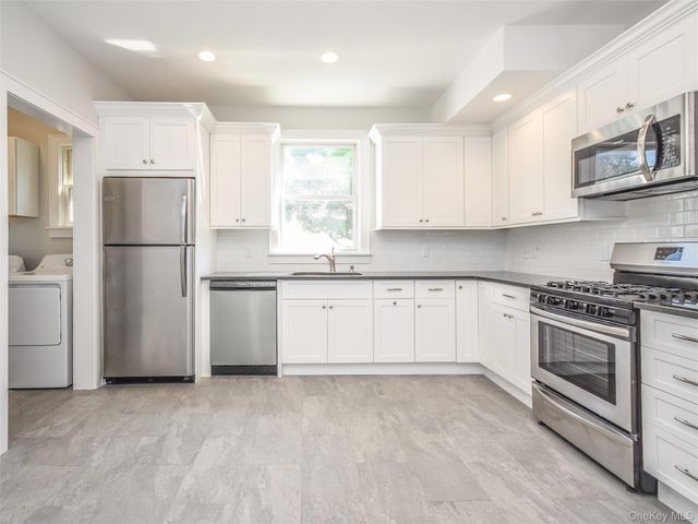 114 Sea Cliff Avenue apt. 1, Glen Cove, NY 11542