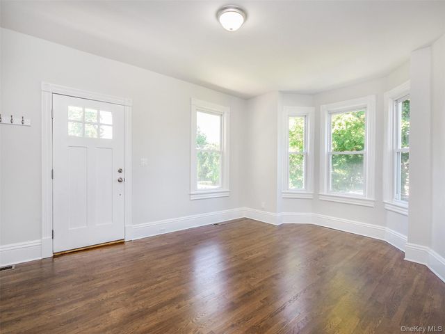 114 Sea Cliff Avenue apt. 1, Glen Cove, NY 11542