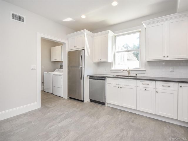 114 Sea Cliff Avenue apt. 1, Glen Cove, NY 11542