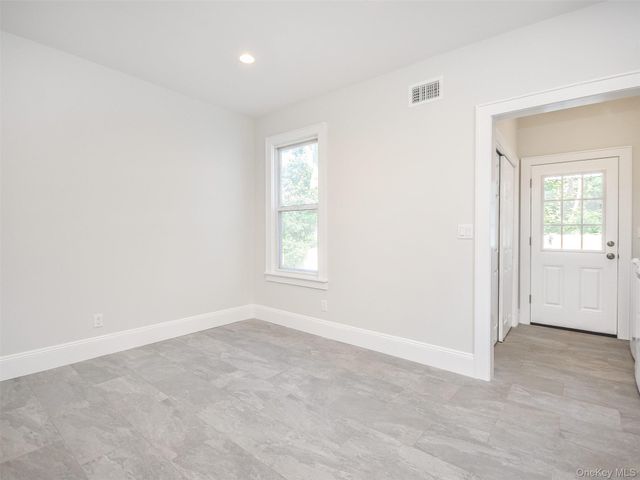 114 Sea Cliff Avenue apt. 1, Glen Cove, NY 11542